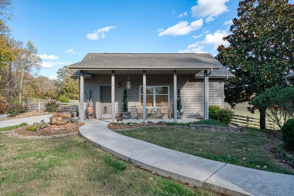 511 Mallard Pointe Drive Byrdstown TN 38549