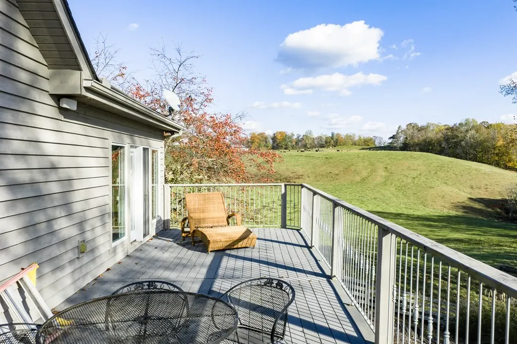 511 Mallard Pointe Drive Byrdstown TN 38549