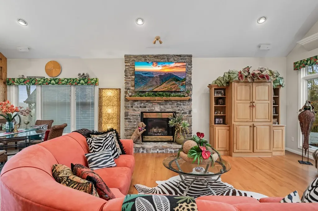511 Mallard Pointe Drive Byrdstown TN 38549