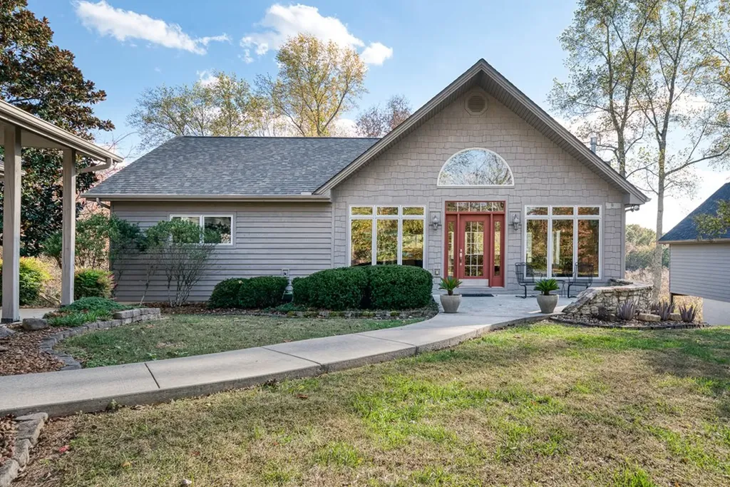 511 Mallard Pointe Drive Byrdstown TN 38549