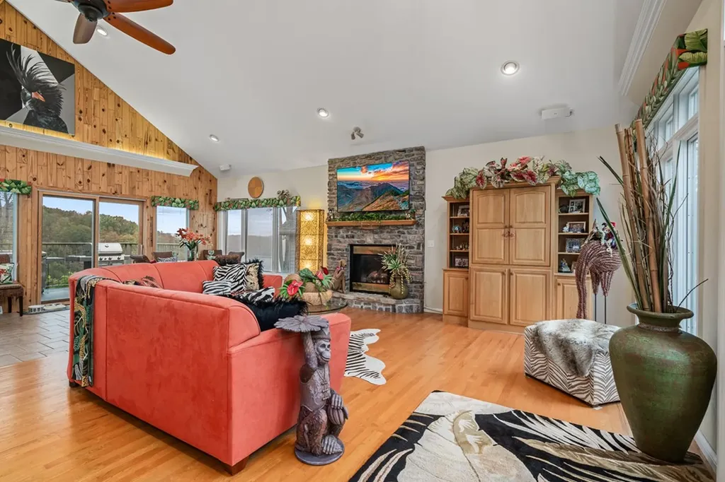 511 Mallard Pointe Drive Byrdstown TN 38549