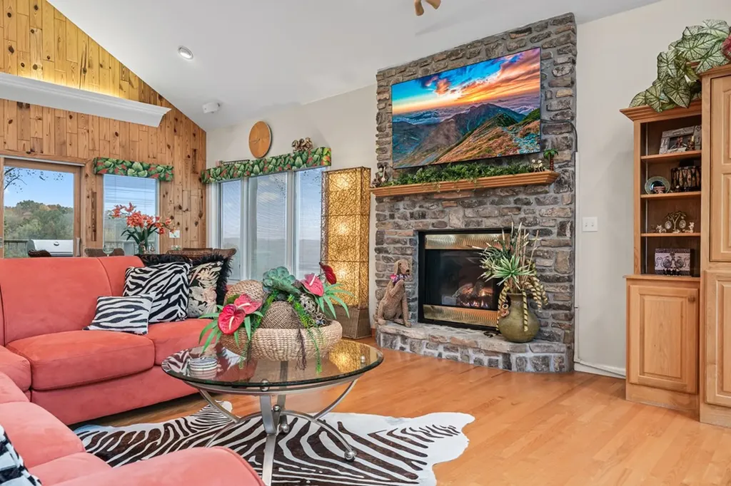 511 Mallard Pointe Drive Byrdstown TN 38549