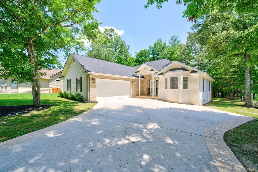 35 Leaf Circle Crossville TN 38558