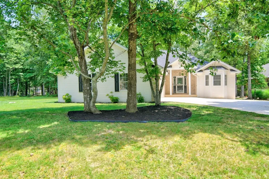 35 Leaf Circle Crossville TN 38558