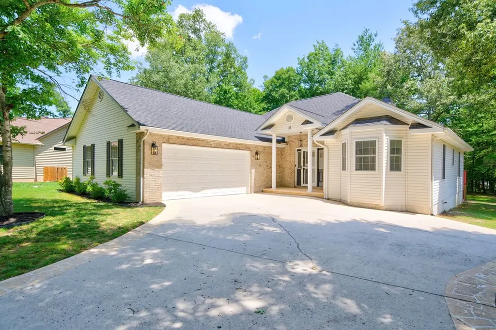 35 Leaf Circle Crossville TN 38558