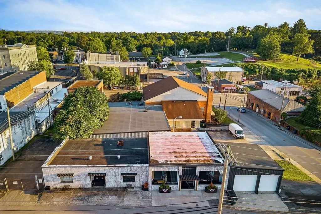 25 W Rhea Street Sparta TN 38583