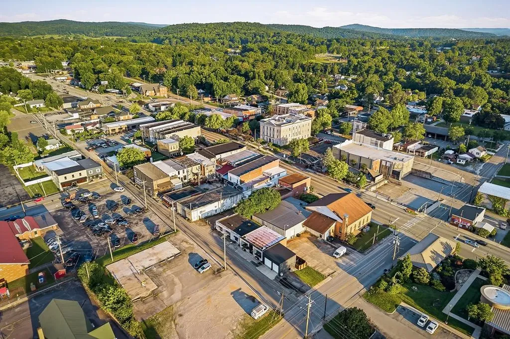 25 W Rhea Street Sparta TN 38583