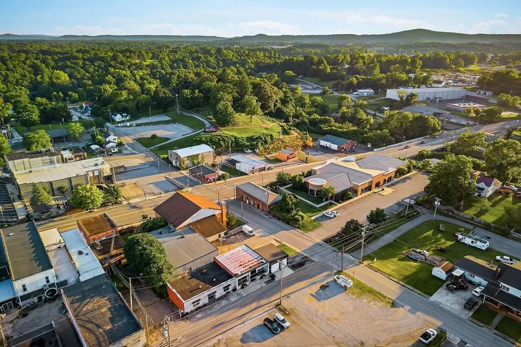 25 W Rhea Street Sparta TN 38583