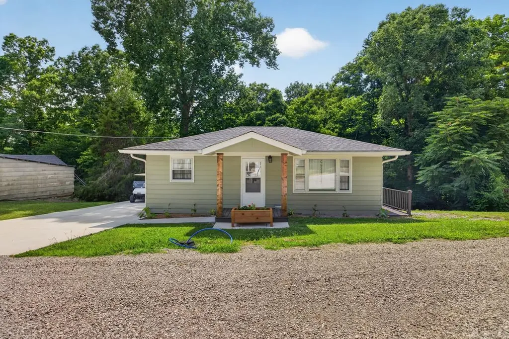 94 Cummins Court Celina TN 38551