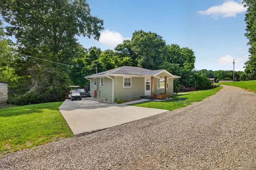 94 Cummins Court Celina TN 38551