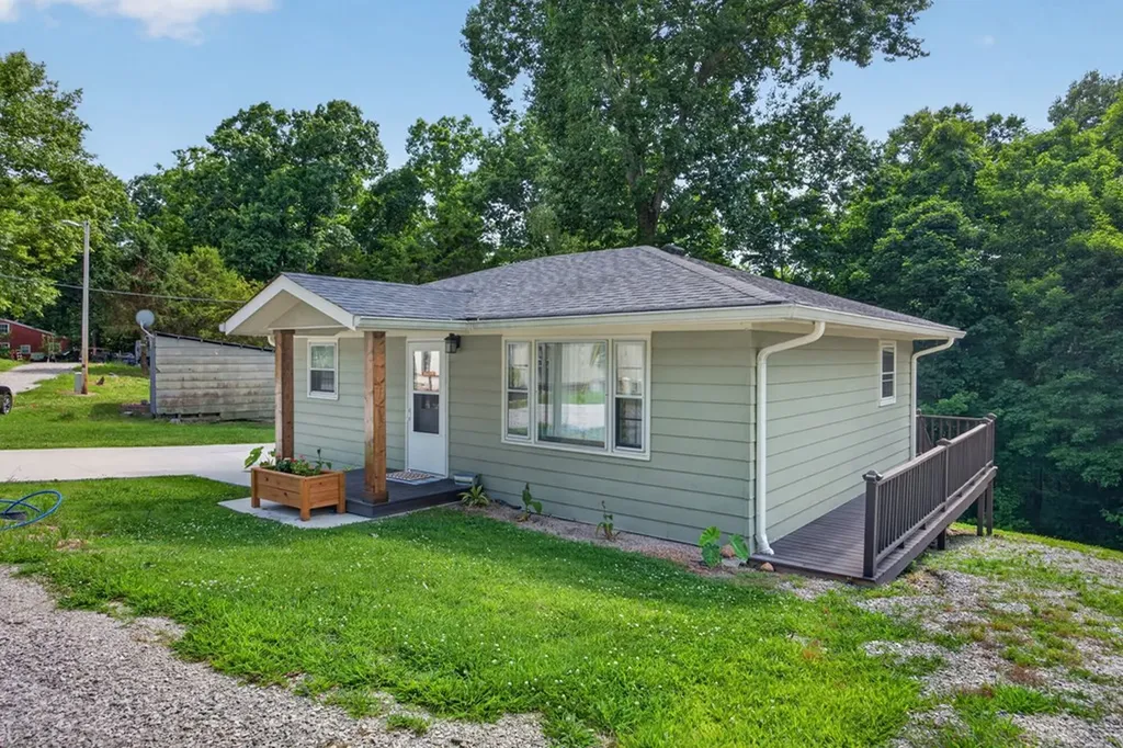 94 Cummins Court Celina TN 38551