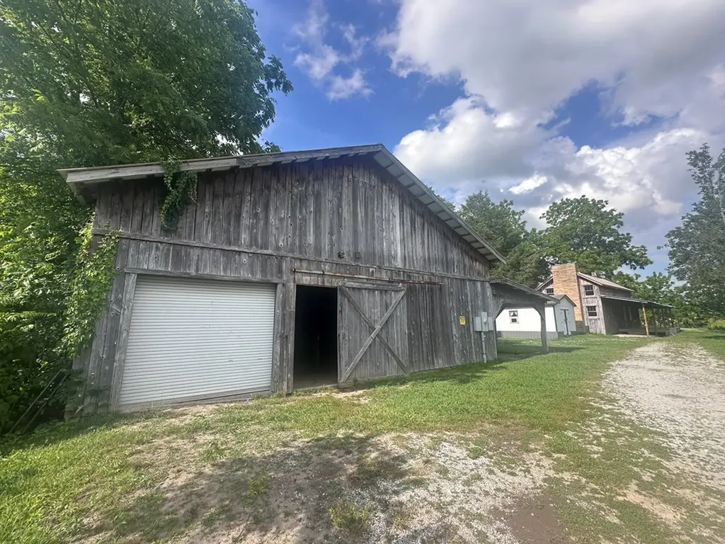 1671 Taylor Place Road Jamestown TN 38556