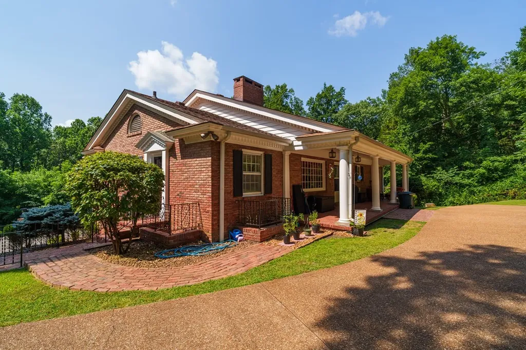423 Hillcrest Drive Livingston TN 38570