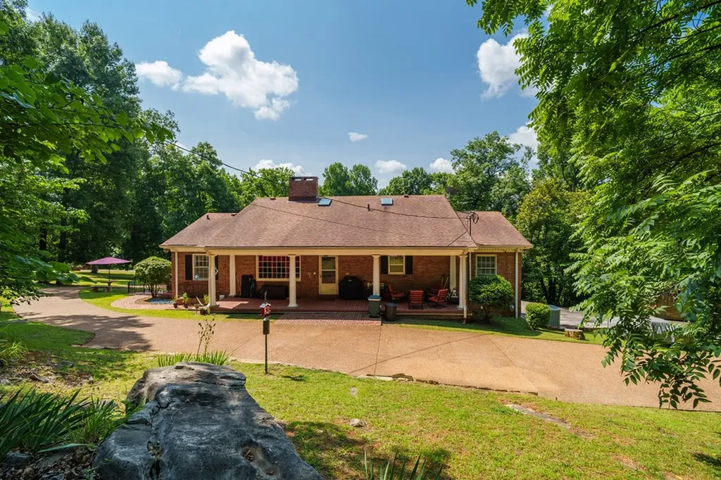423 Hillcrest Drive Livingston TN 38570