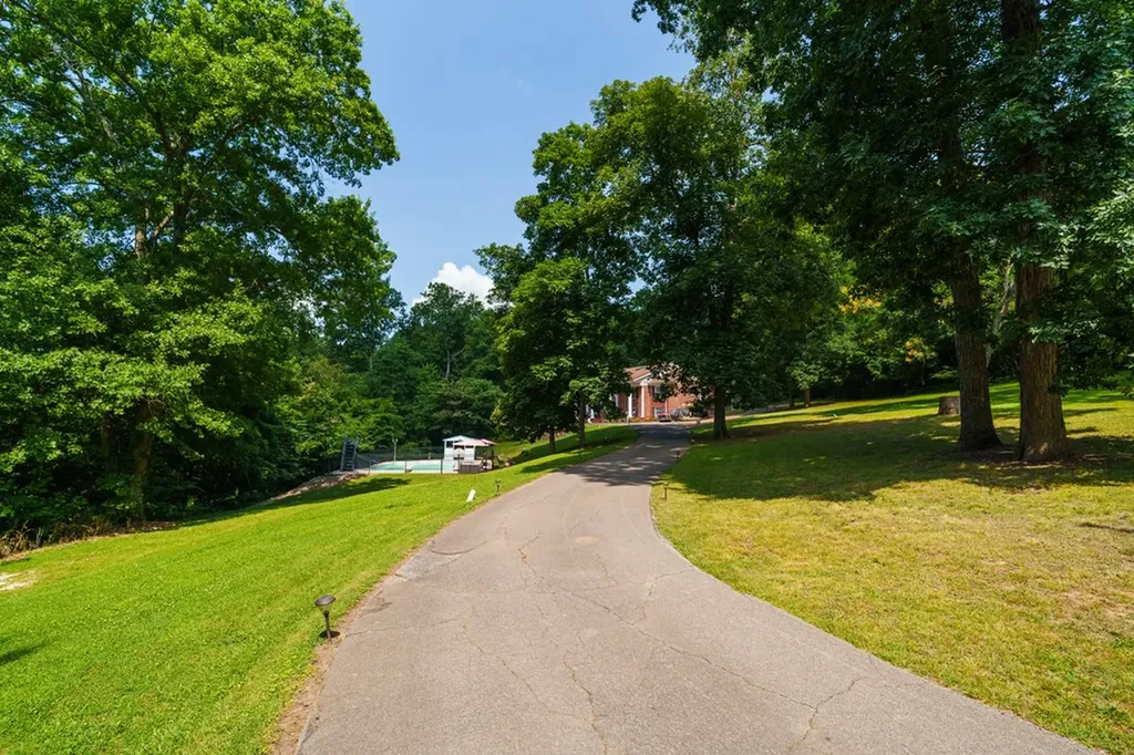 423 Hillcrest Drive Livingston TN 38570