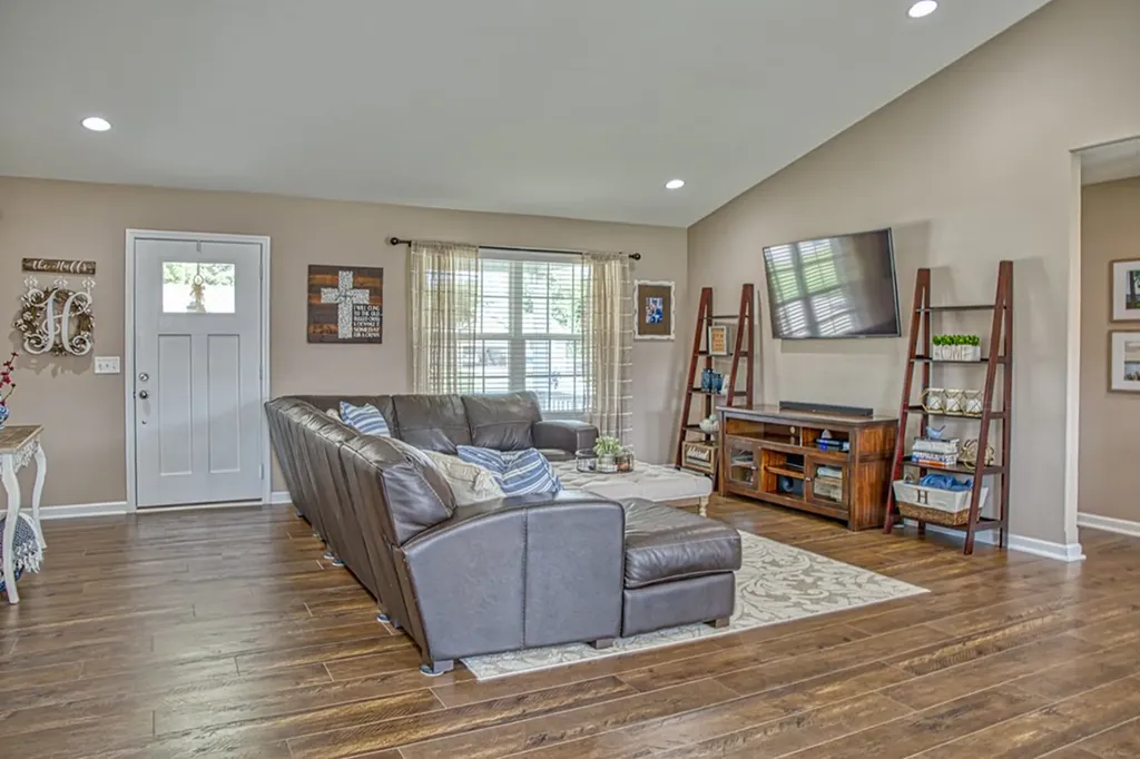 320 Valley Pointe Drive Baxter TN 38544