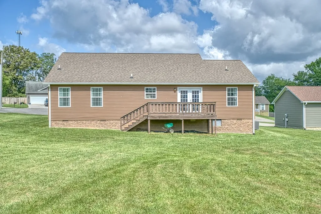 320 Valley Pointe Drive Baxter TN 38544