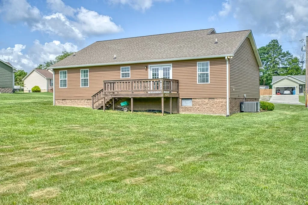 320 Valley Pointe Drive Baxter TN 38544