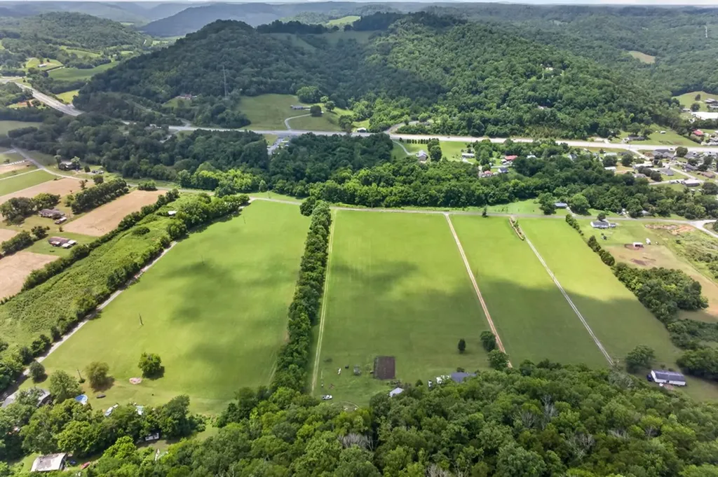18 Ac E Main Street Dowelltown TN 37059