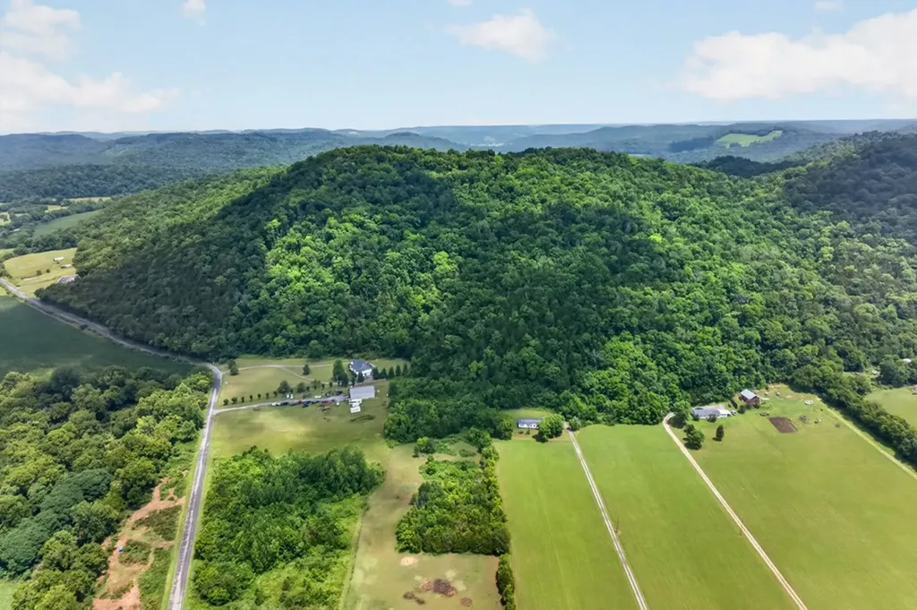18 Ac E Main Street Dowelltown TN 37059