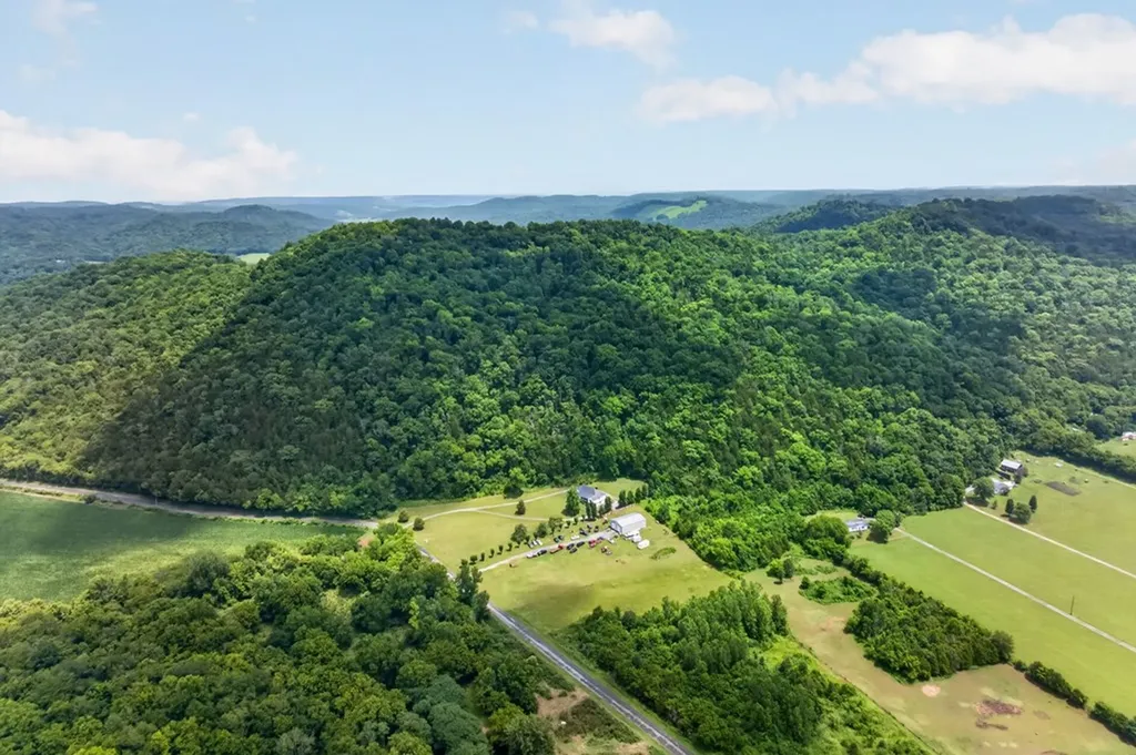 18 Ac E Main Street Dowelltown TN 37059