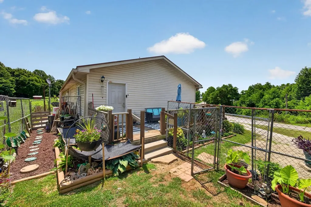 11279 Nashville Highway Baxter TN 38544