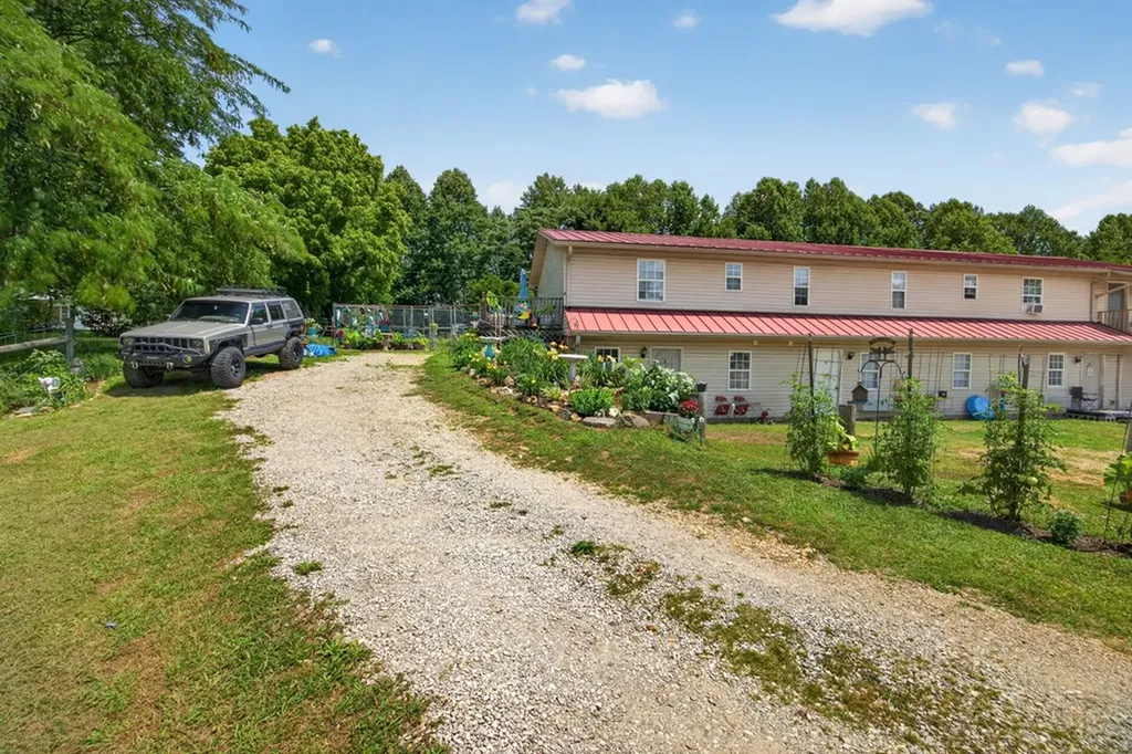 11279 Nashville Highway Baxter TN 38544