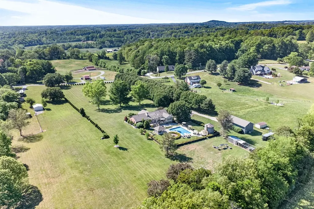 2235 Hidden Cove Road Cookeville TN 38506-7058