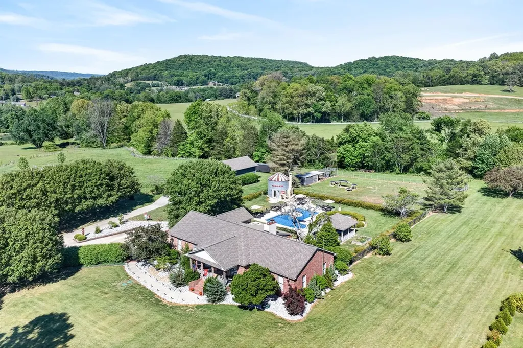 2235 Hidden Cove Road Cookeville TN 38506-7058