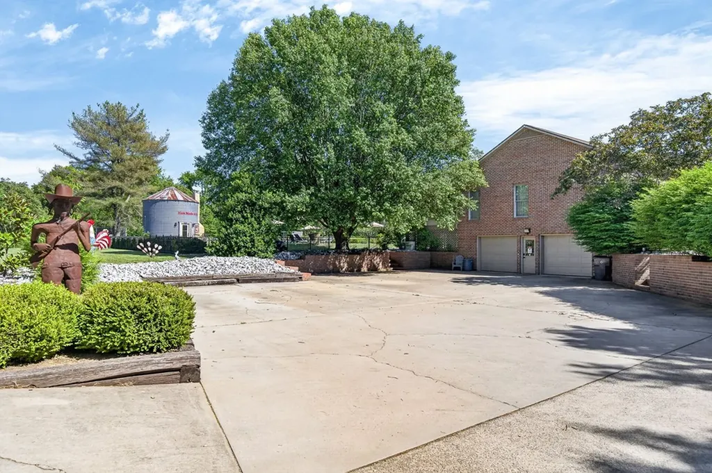 2235 Hidden Cove Road Cookeville TN 38506-7058