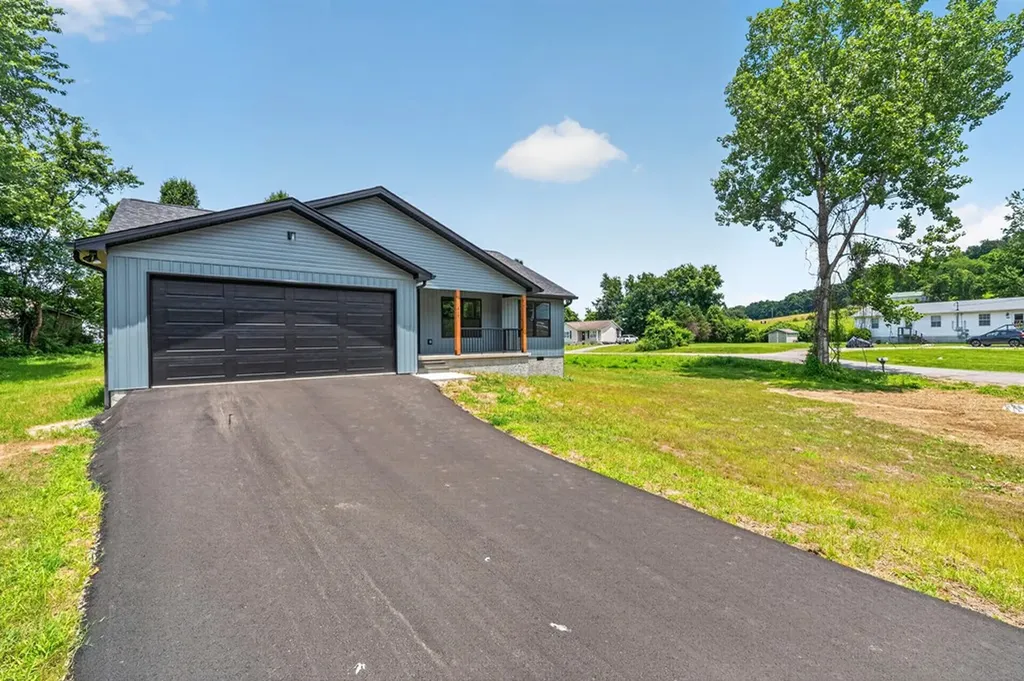 215 James Holman Road Sparta TN 38583