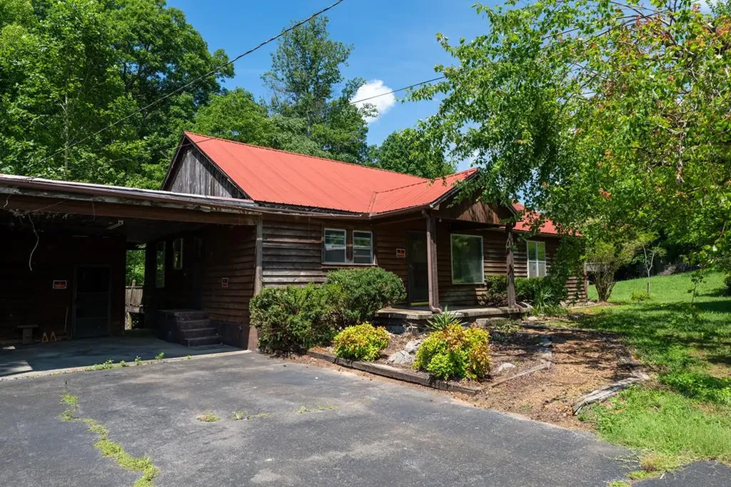 1755 Hawkins Crawford Cookeville TN 38501