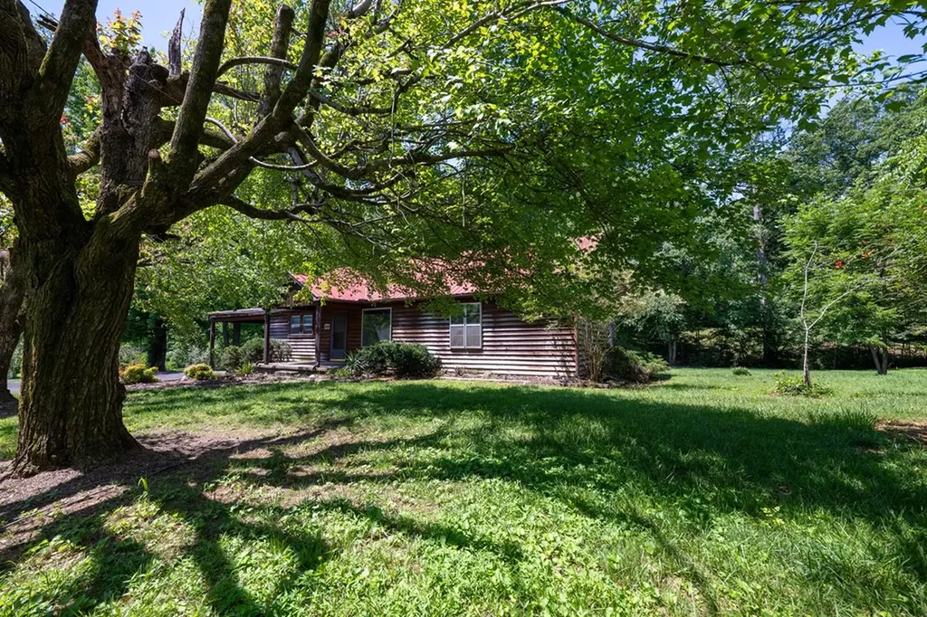1755 Hawkins Crawford Cookeville TN 38501