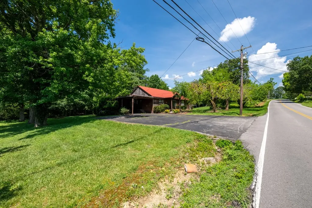 1755 Hawkins Crawford Cookeville TN 38501