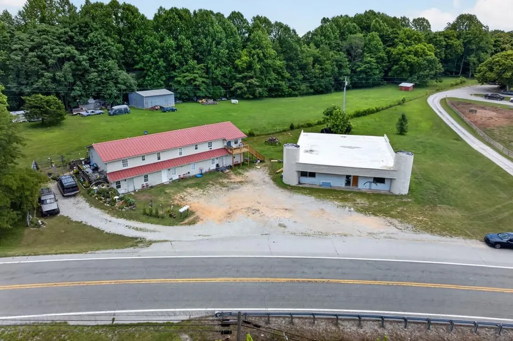 11279 Nashville Highway Baxter TN 38544