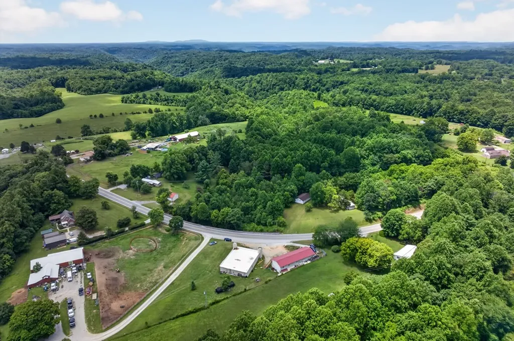 11279 Nashville Highway Baxter TN 38544