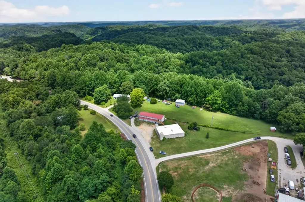 11279 Nashville Highway Baxter TN 38544