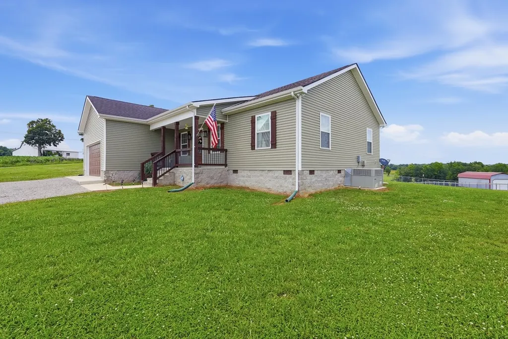 1767 Purvin Lollar Road Sparta TN 38583