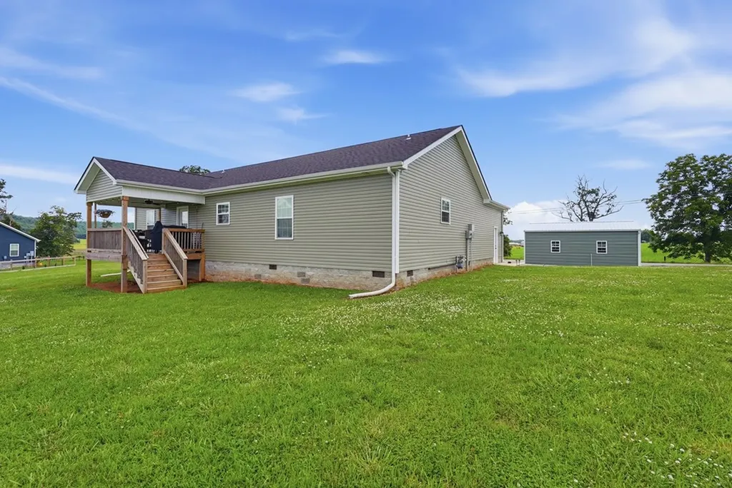1767 Purvin Lollar Road Sparta TN 38583