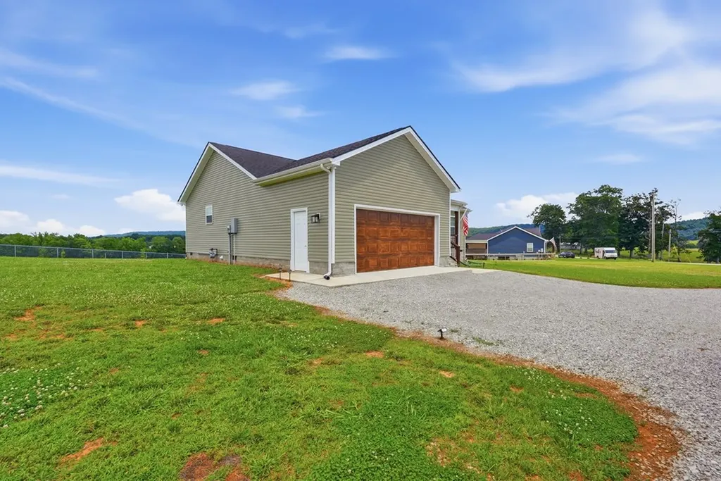 1767 Purvin Lollar Road Sparta TN 38583