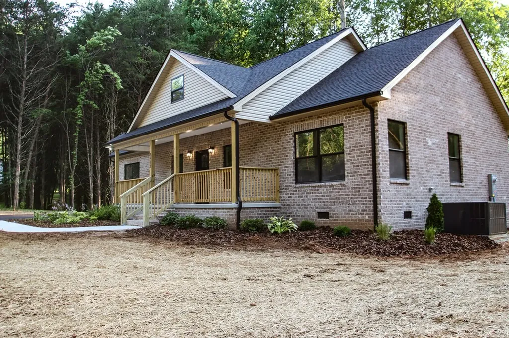 629 Crossvine Sparta TN 38583