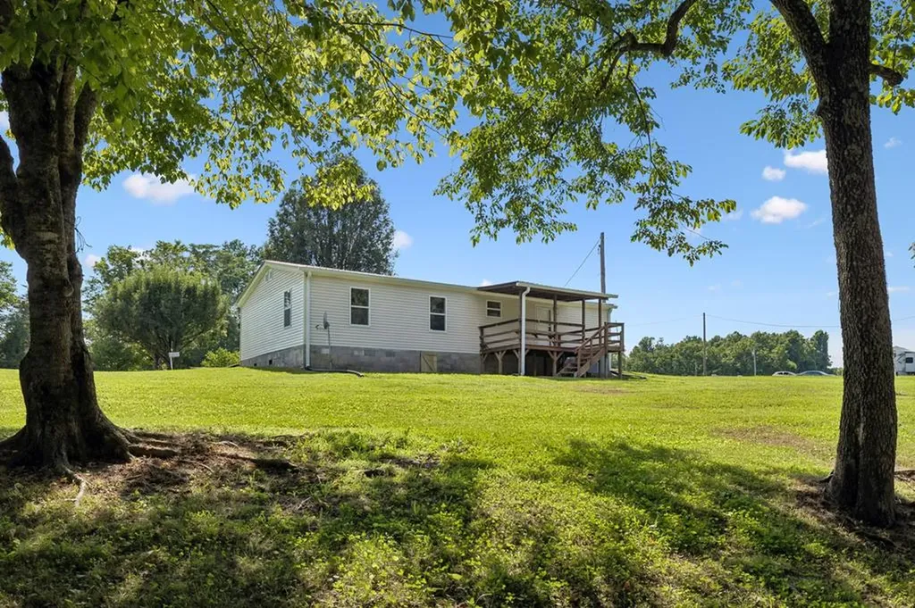 5219 Hancock Road Silver Point TN 38582-6131