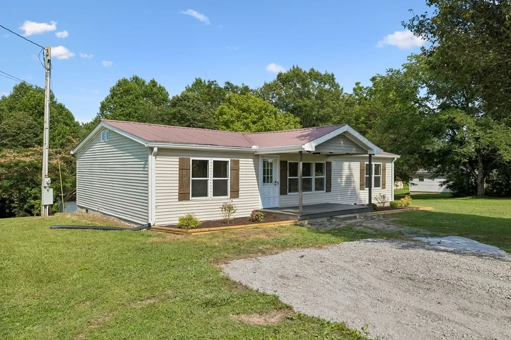 5219 Hancock Road Silver Point TN 38582-6131