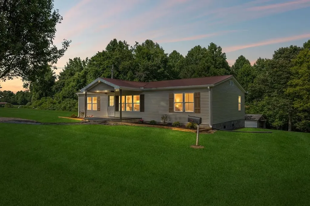 5219 Hancock Road Silver Point TN 38582-6131