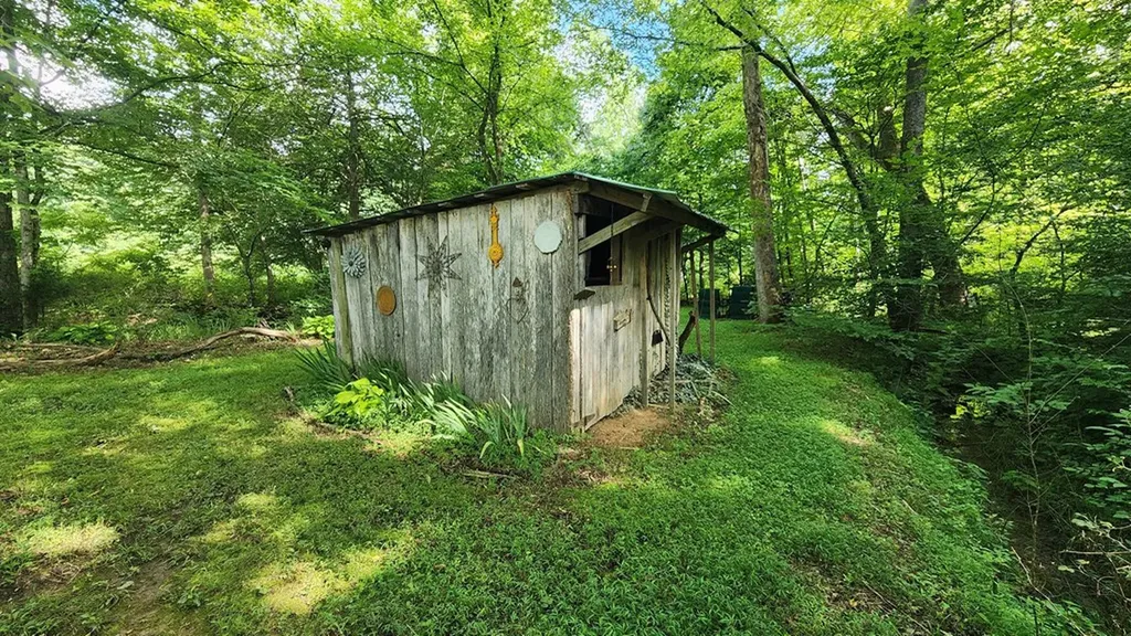 340 Christian Community Road Livingston TN 38570