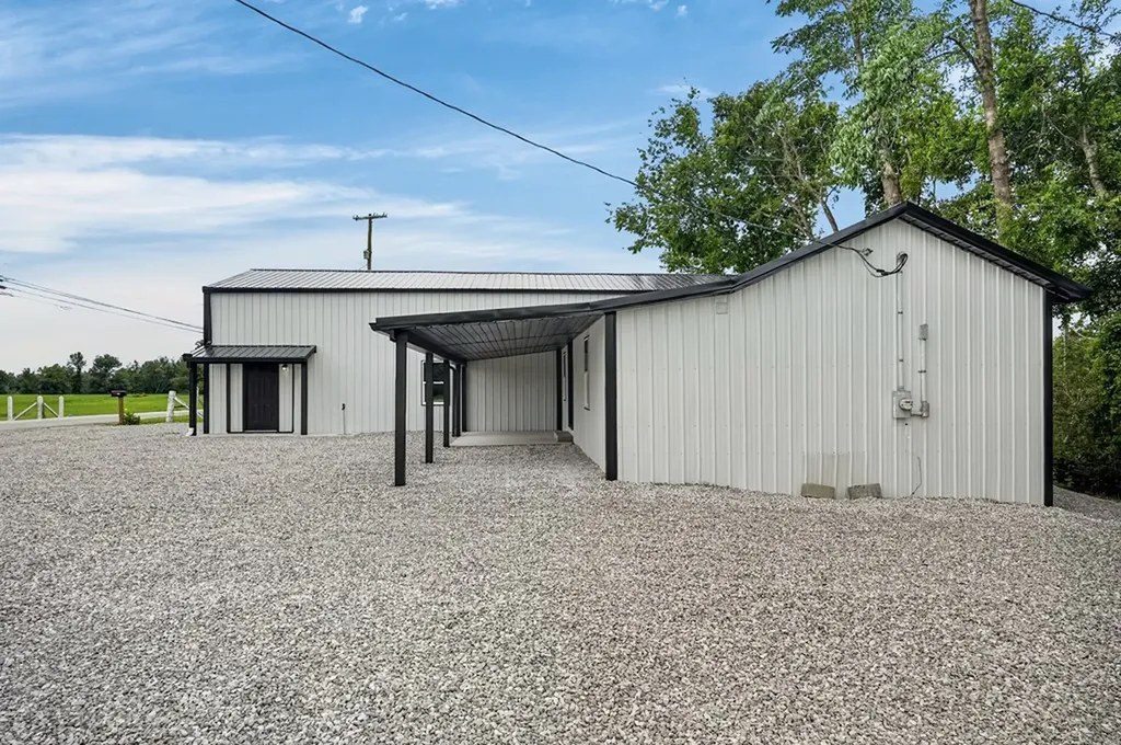 8515 Cookeville Boatdock Road Baxter TN 38506