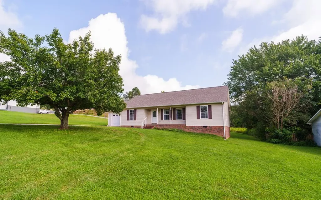 1051 Johnnie Bud Lane Cookeville TN 38501