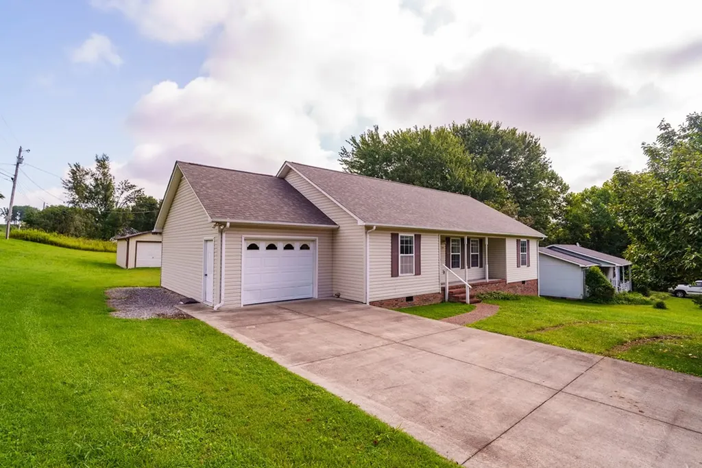 1051 Johnnie Bud Lane Cookeville TN 38501