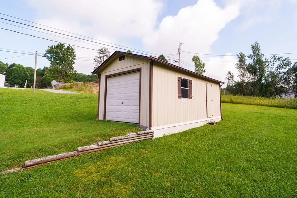 1051 Johnnie Bud Lane Cookeville TN 38501