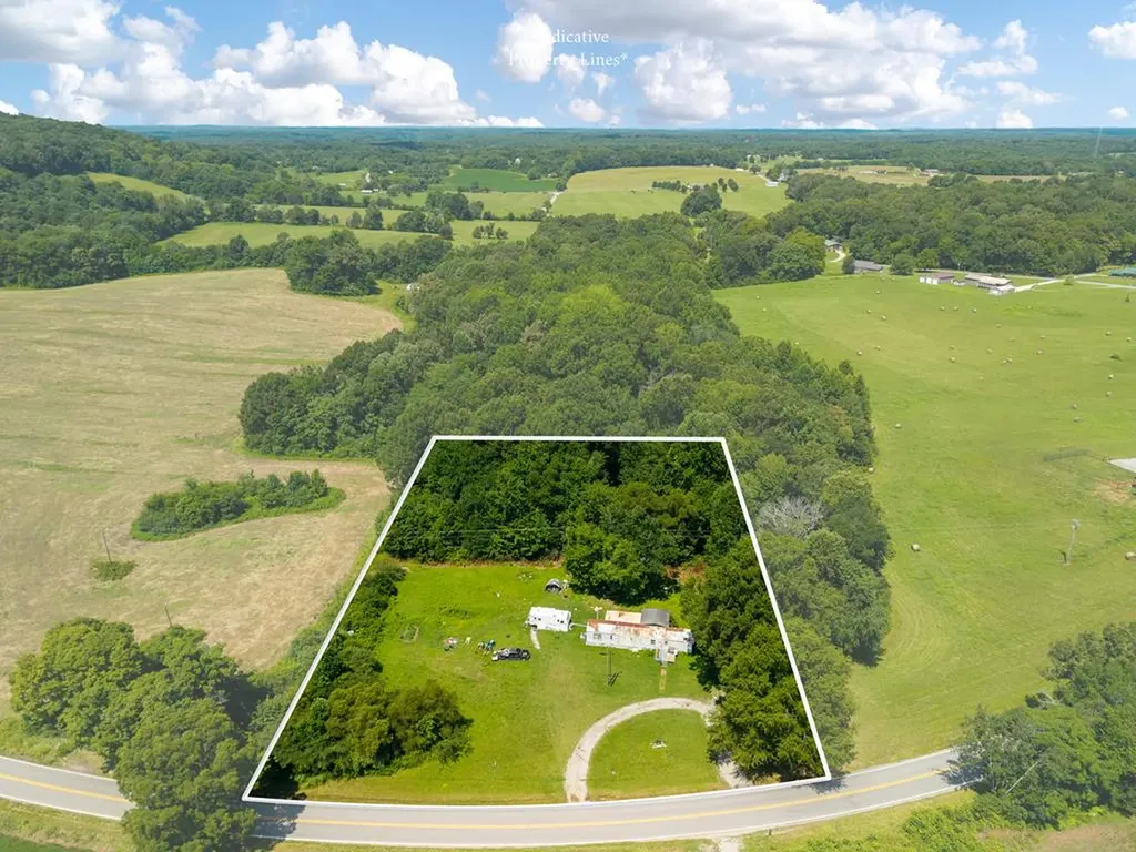 15964 Old Kentucky Road Walling TN 38583